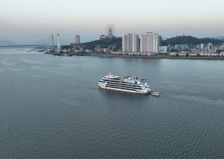 Luna Halong Cruise