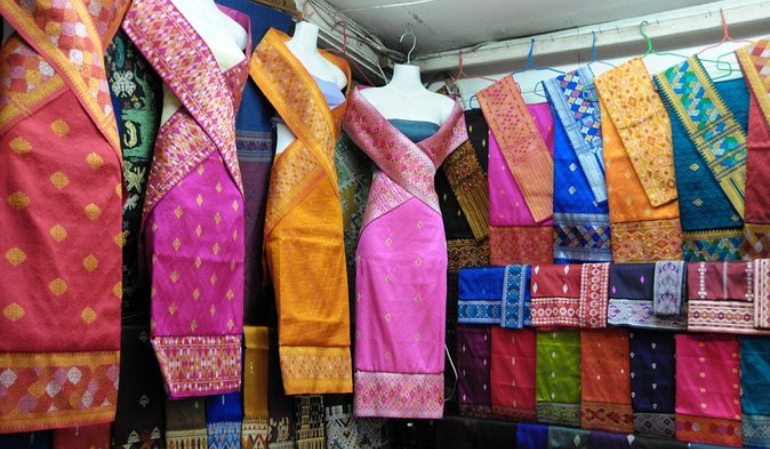 Buy silk Sinh and Salong in Vientiane