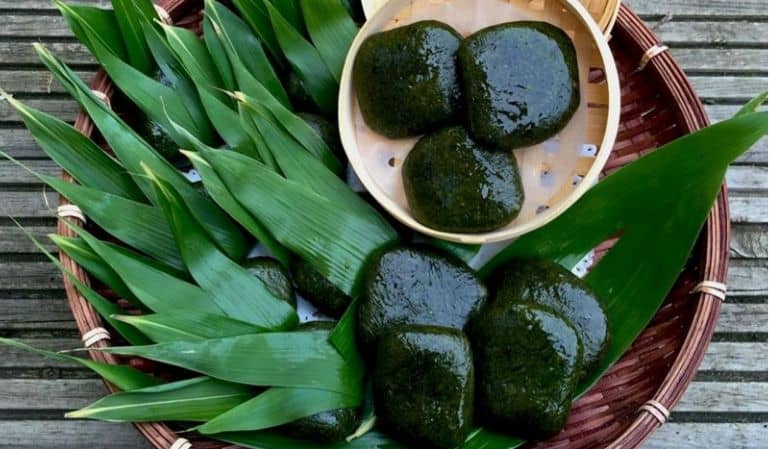 Wormwood cake in Bac Kan