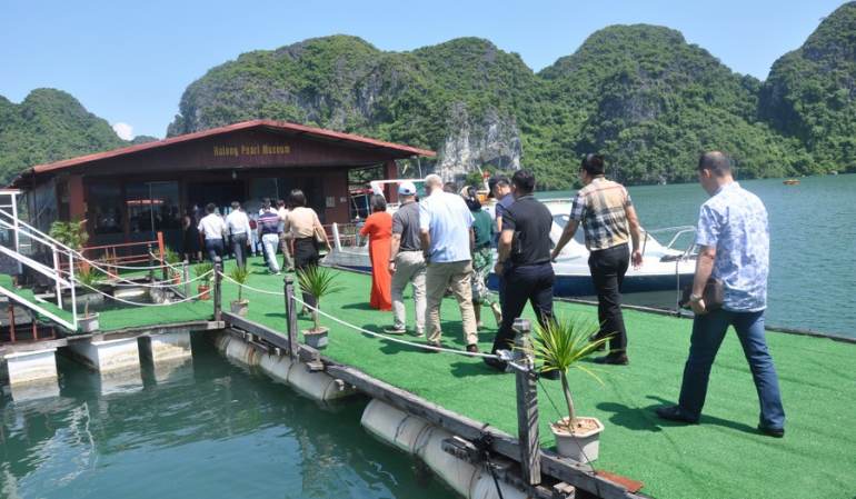 Visiting to the Pearl Farm