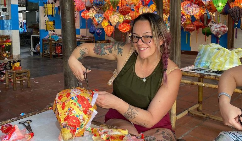 You can buy a lantern or DIY one in the lantern workshop