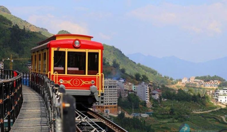 Train from Hanoi to Sapa