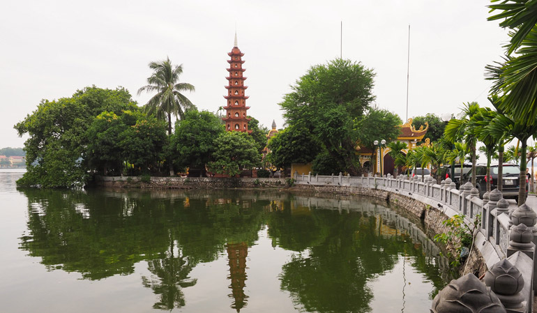 visit the West Lake and Tran Quoc Pagoda
