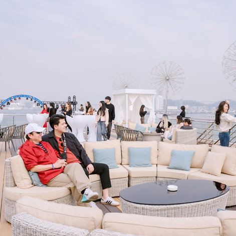 Experience Luxury on Luna Halong Cruise - A Journey Through Halong Bay