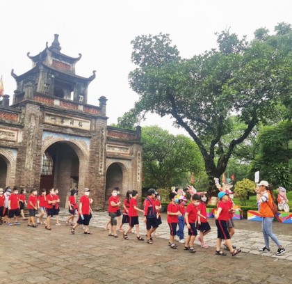 Escape Hanoi! Red River Delta Jeep Tour & Co Loa Temple