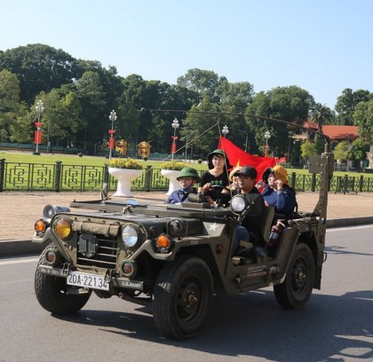 Authentic Hanoi Street Food Tour on Jeep