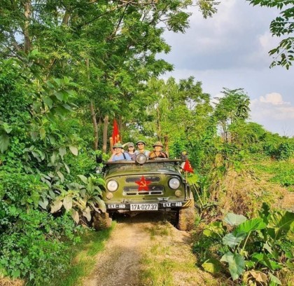 Iconic Hanoi Jeep Tour Full Day