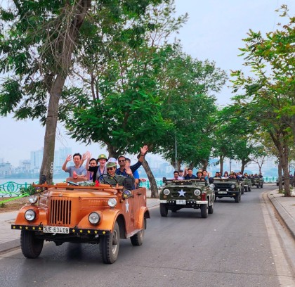 Iconic Hanoi Jeep Tour Full Day