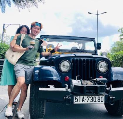 Saigon by Night: Food Tour & Live Music by Open-Air Jeep!